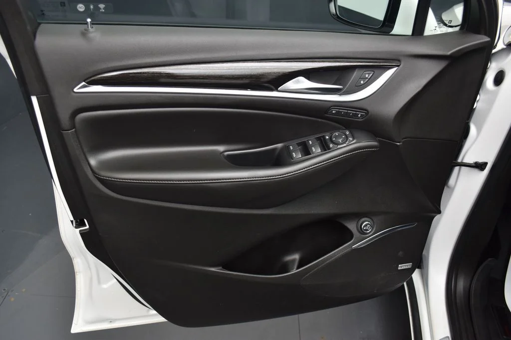Used 2021 White Frost Buick Avenir image 18