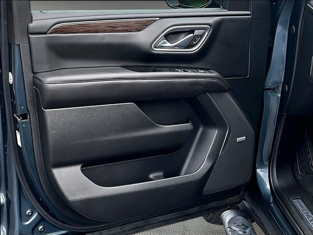 Used 2021 Gray Chevrolet Z71 image 9