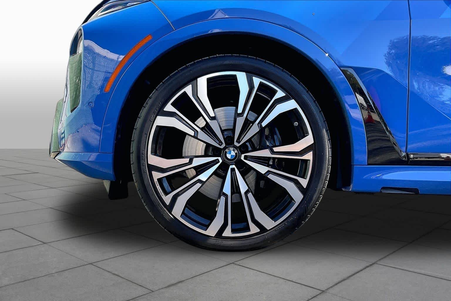 Used 2026 Santorini Blue BMW xDrive40i image 10