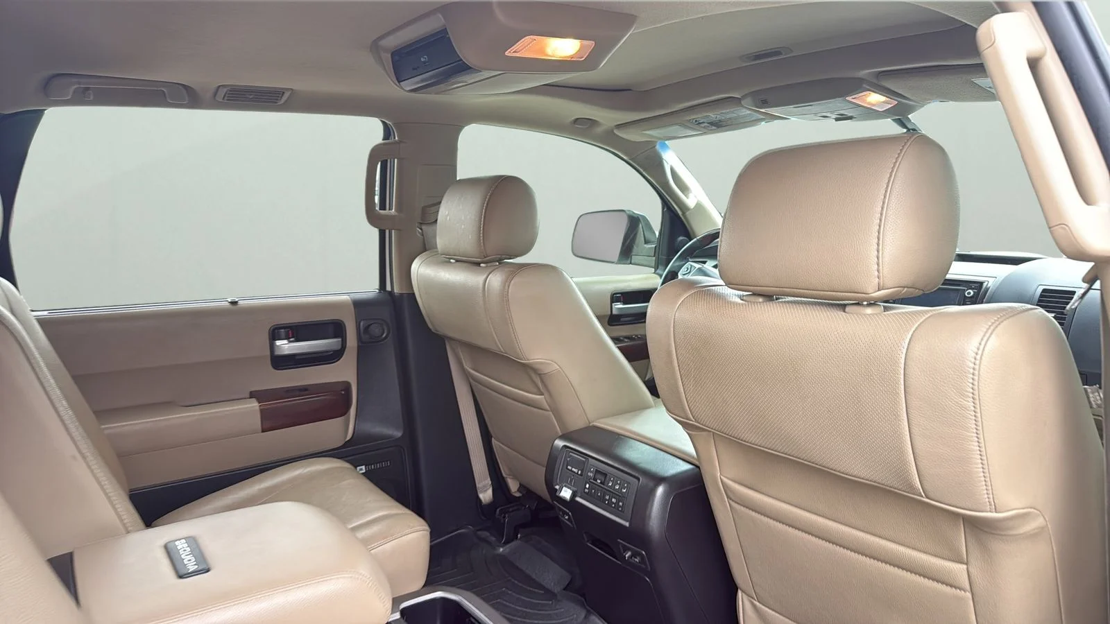 Used 2014 White Toyota Platinum image 28