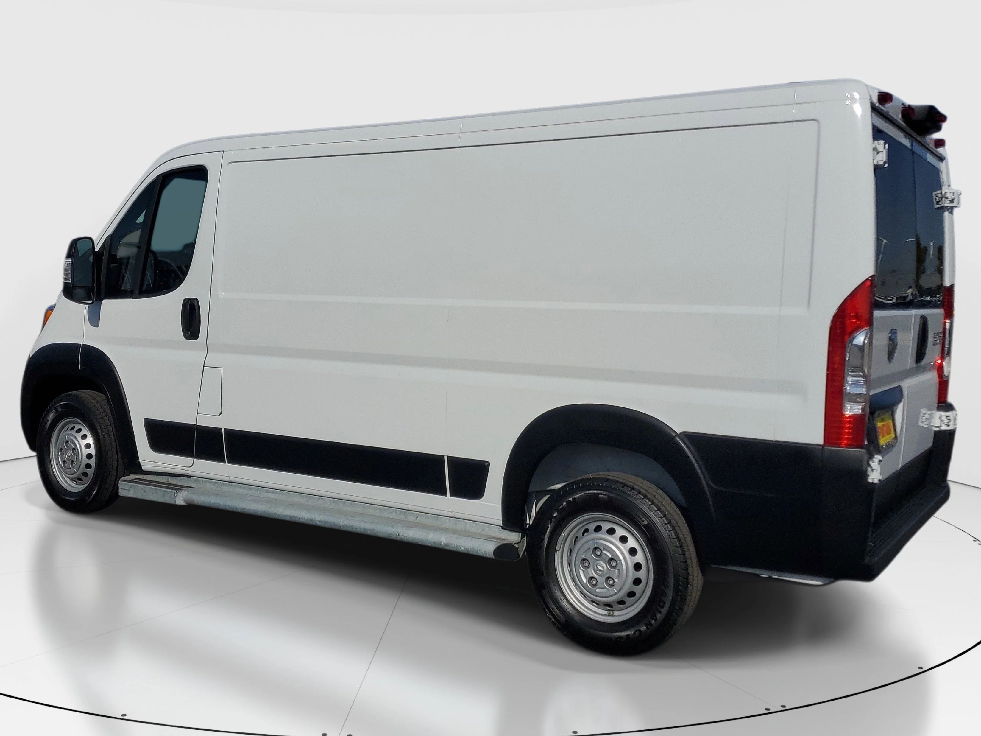 Used 2025 White Ram Base image 3