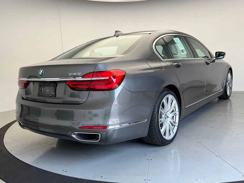 Used 2019 Gray BMW 740i image 3