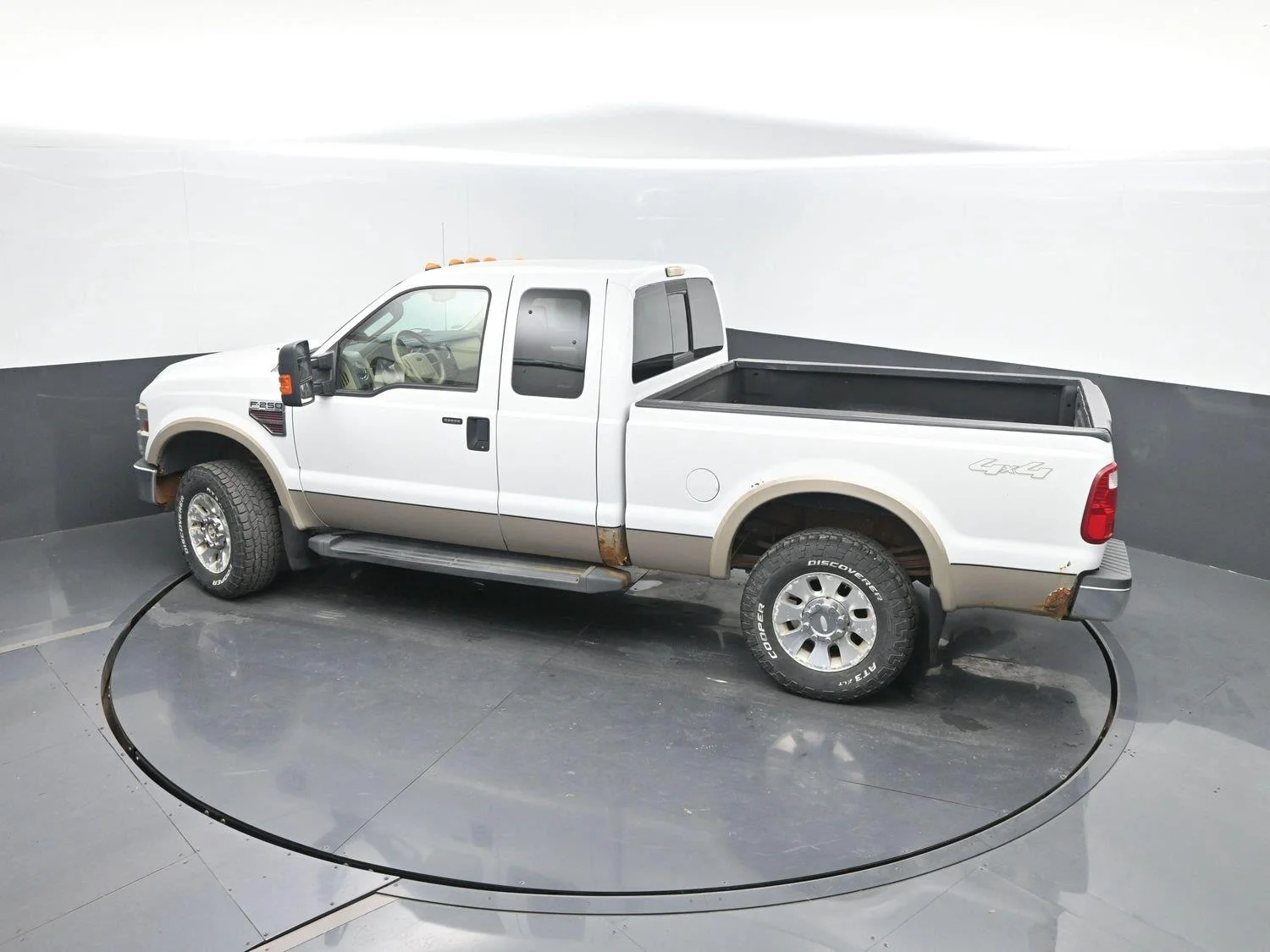Used 2008 White Ford XL image 33