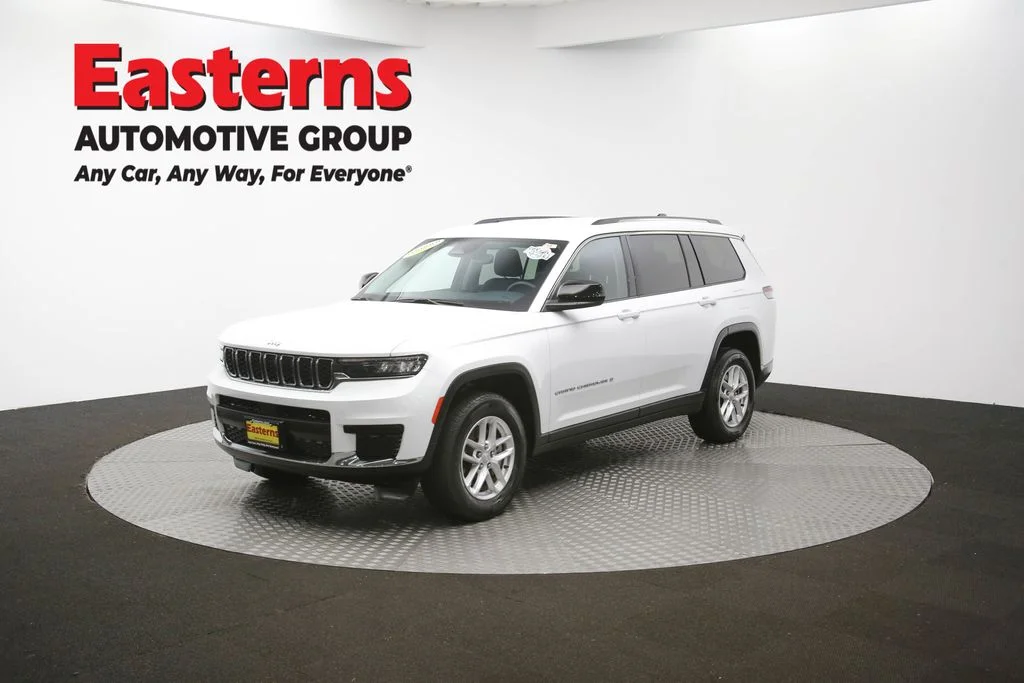 Used 2023 White Jeep Laredo image 59