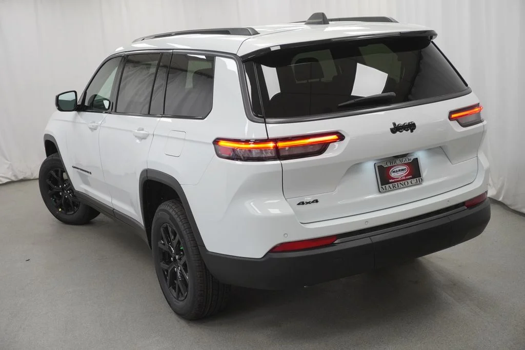 New 2026 Bright White Clear-Coat Exterior Paint Jeep Laredo image 11