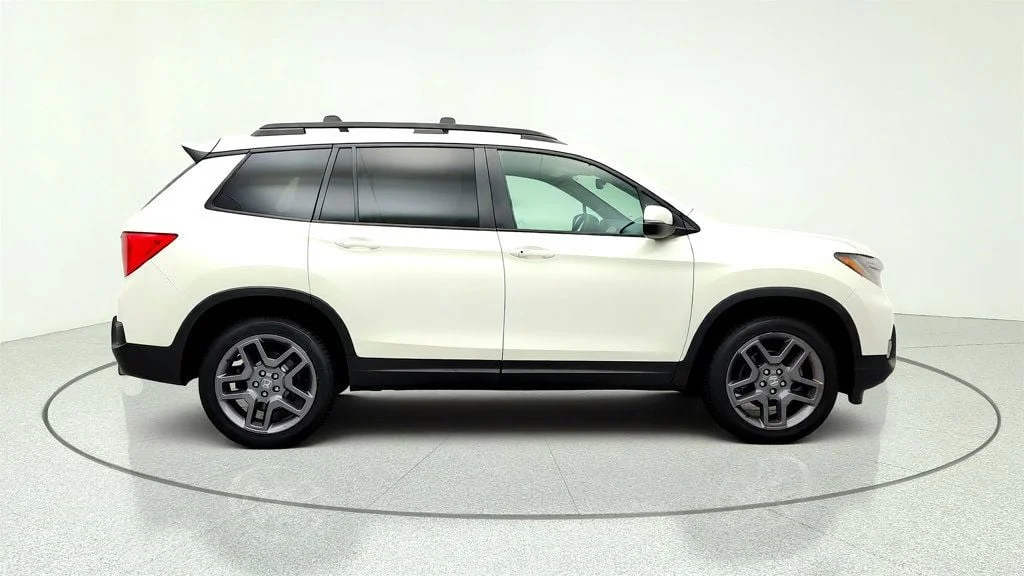 Used 2023 Platinum White Pearl Honda EX-L AWD image 4