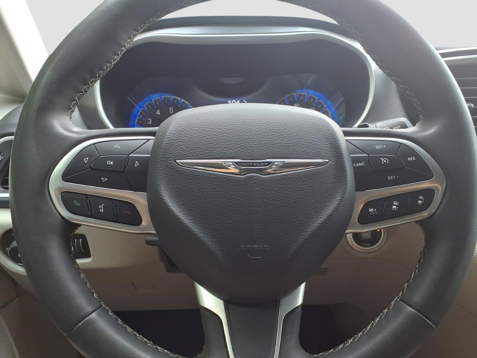 Used 2023 Brilliant Black Crystal Pearlcoat Chrysler Touring L image 19