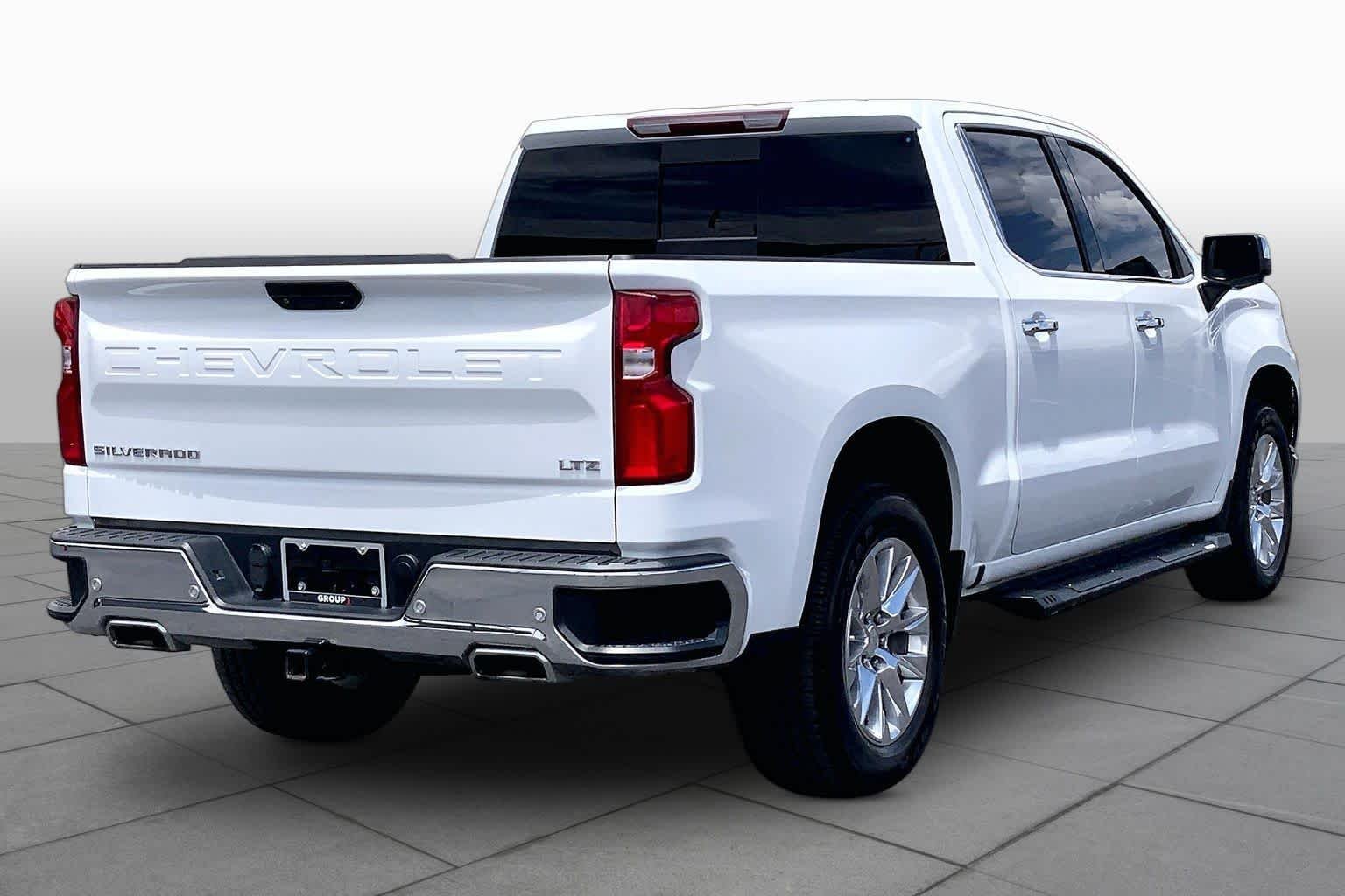 Used 2022 Summit White Chevrolet LTZ image 13