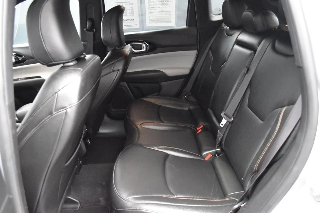 Certified Used 2024 Silver Jeep Limited image 25