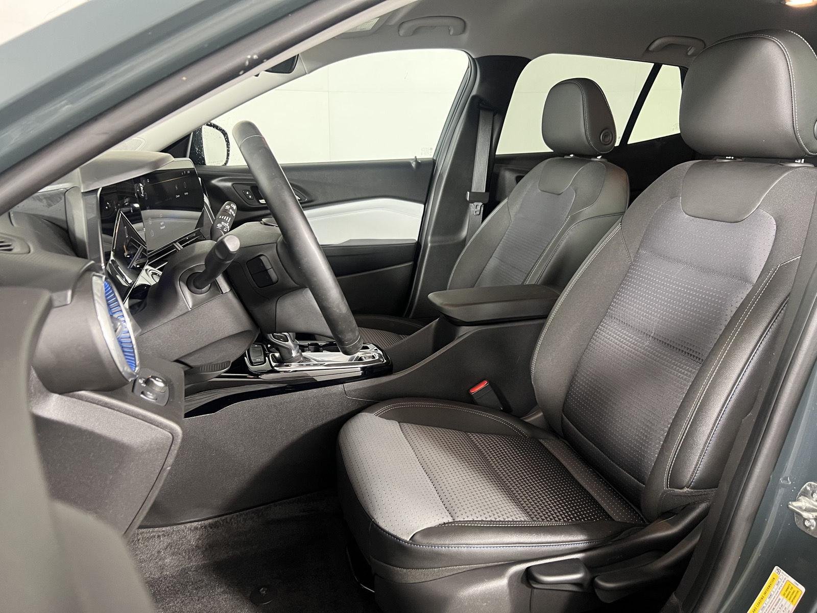 Used 2025 Cypress Gray Chevrolet LT image 12