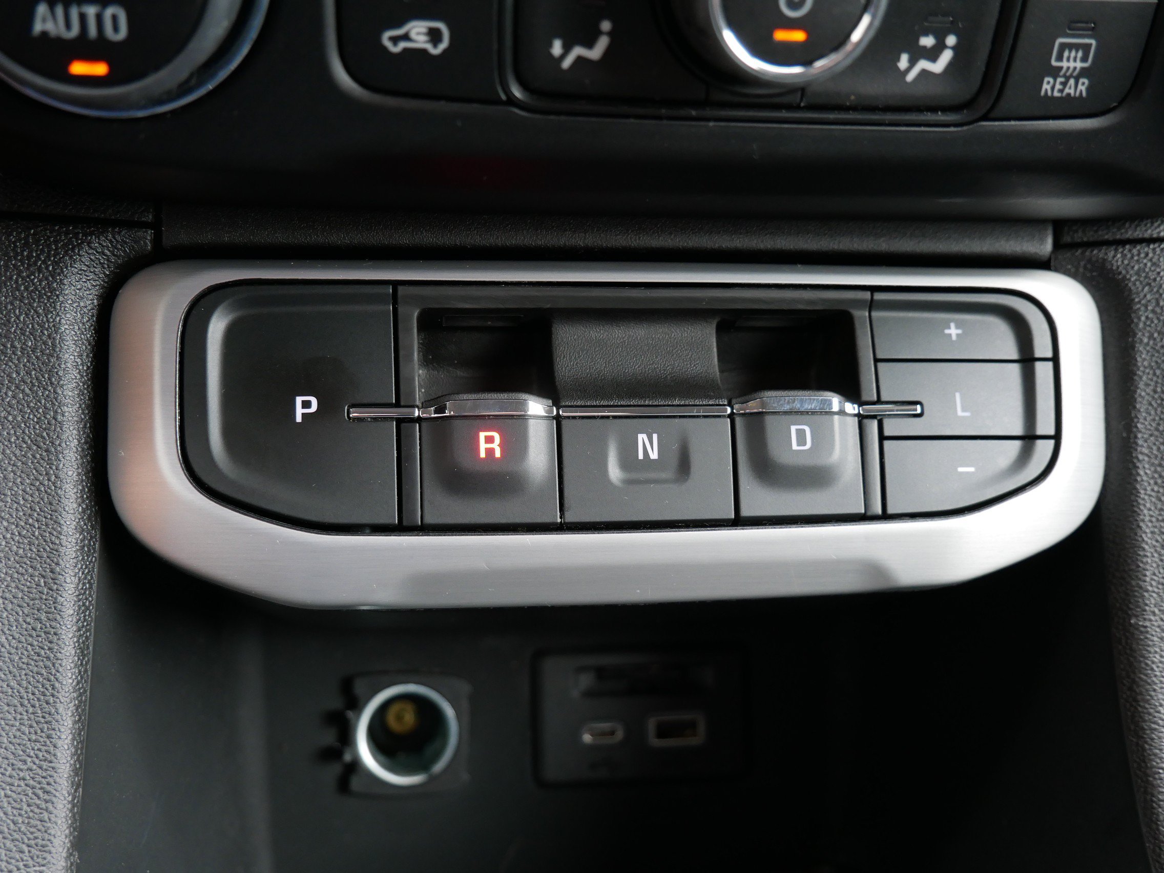 Certified Used 2023 Sterling Metallic GMC SLT image 25