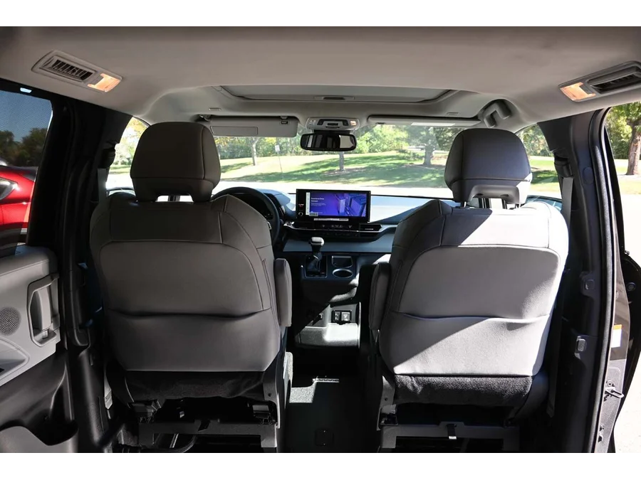2025 Toyota Sienna XLE - Photo 20