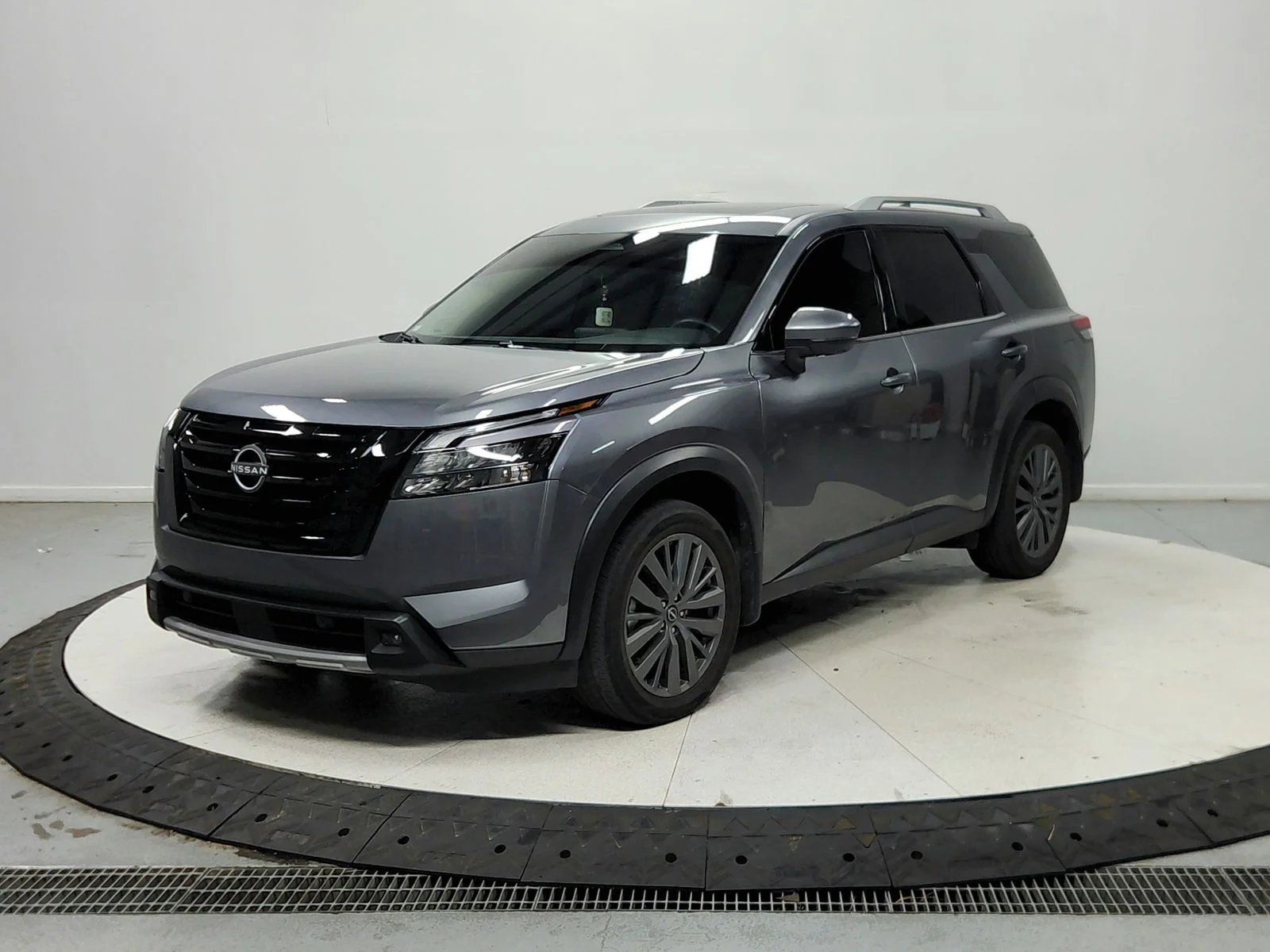 Used 2025 Gray Nissan SL image 4
