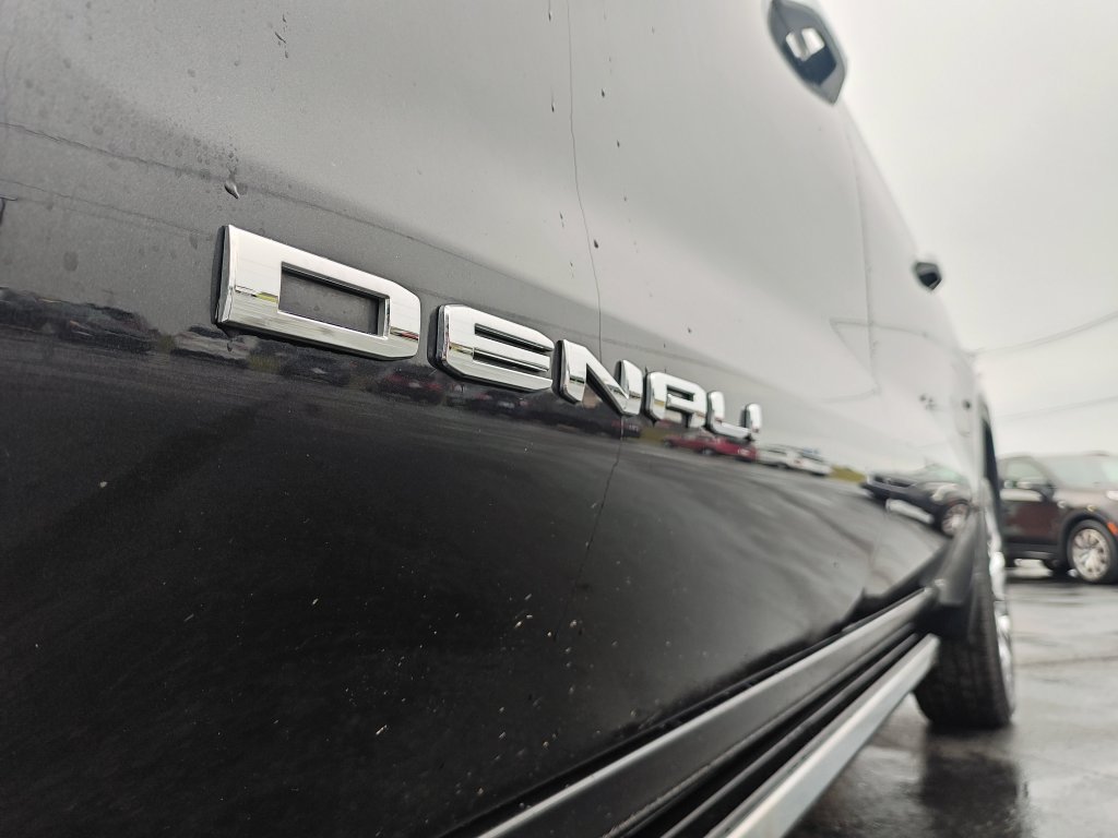 Used 2022 Silver GMC Denali image 27