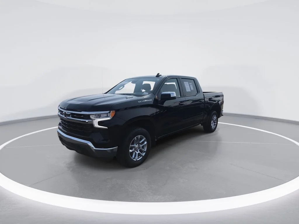 Used 2025 Black Chevrolet LT image 4