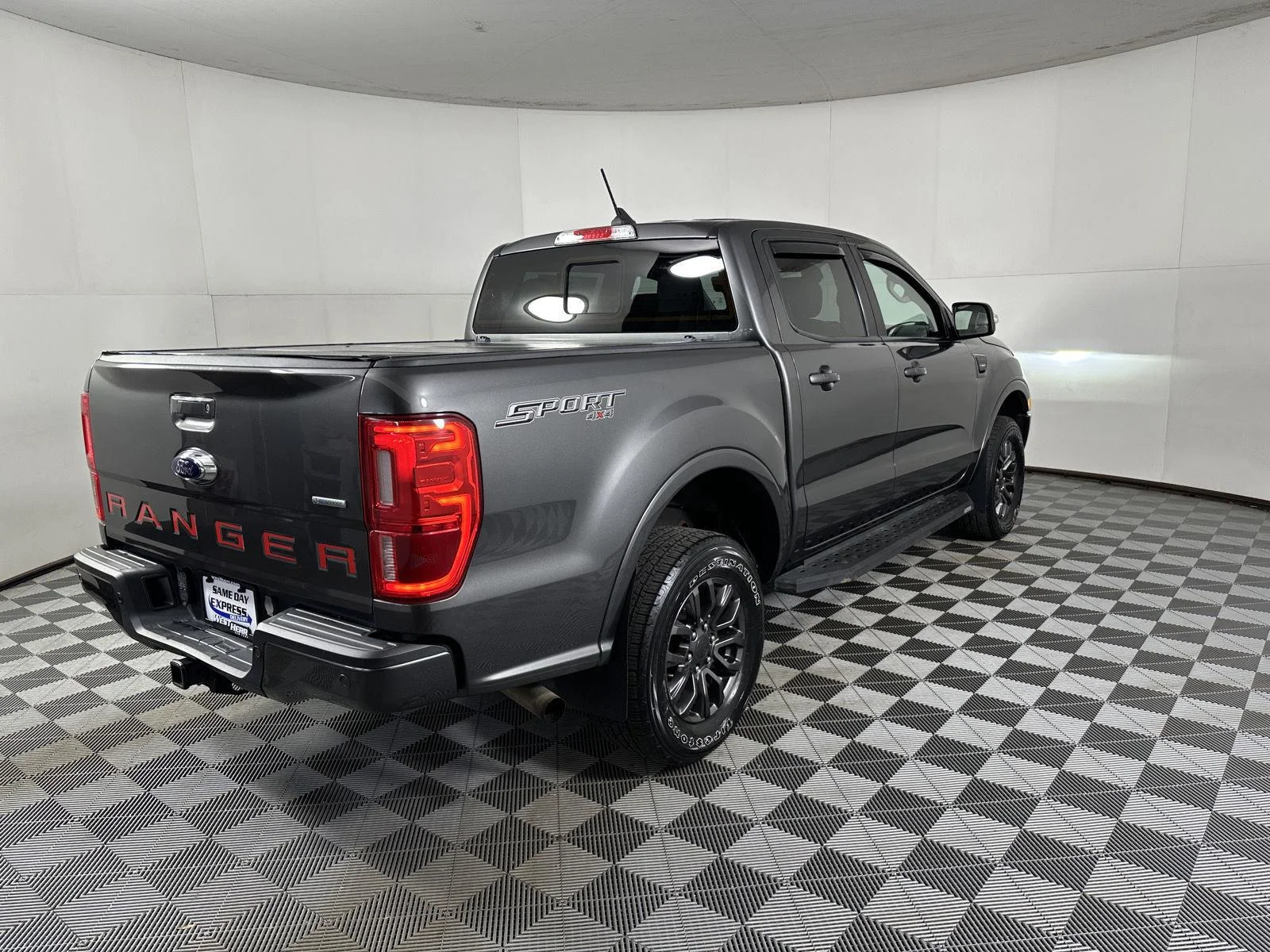 Used 2019 Magnetic Ford LARIAT image 23