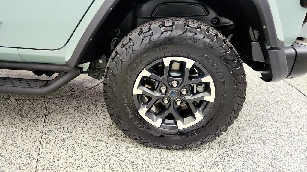 Used 2024 Earl Clearcoat Jeep Rubicon X 4xe w/ Nappa Leather, Rock-Trac & Off-Road Camera image 9