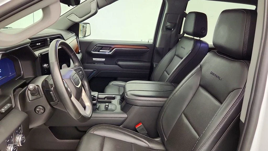 Used 2024 White Frost Tricoat GMC 4WD Crew Cab 147