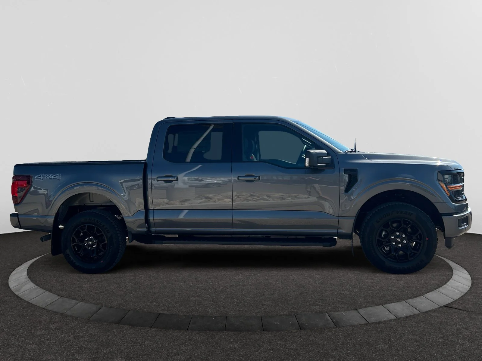 New 2026 Carbonized Grey Metallic Ford XLT image 6