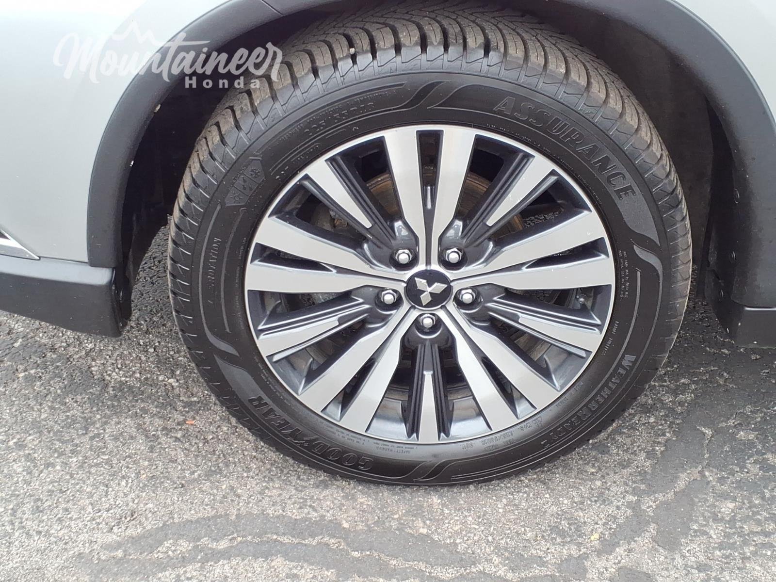 Used 2020 Alloy Silver Metallic Mitsubishi SE image 12