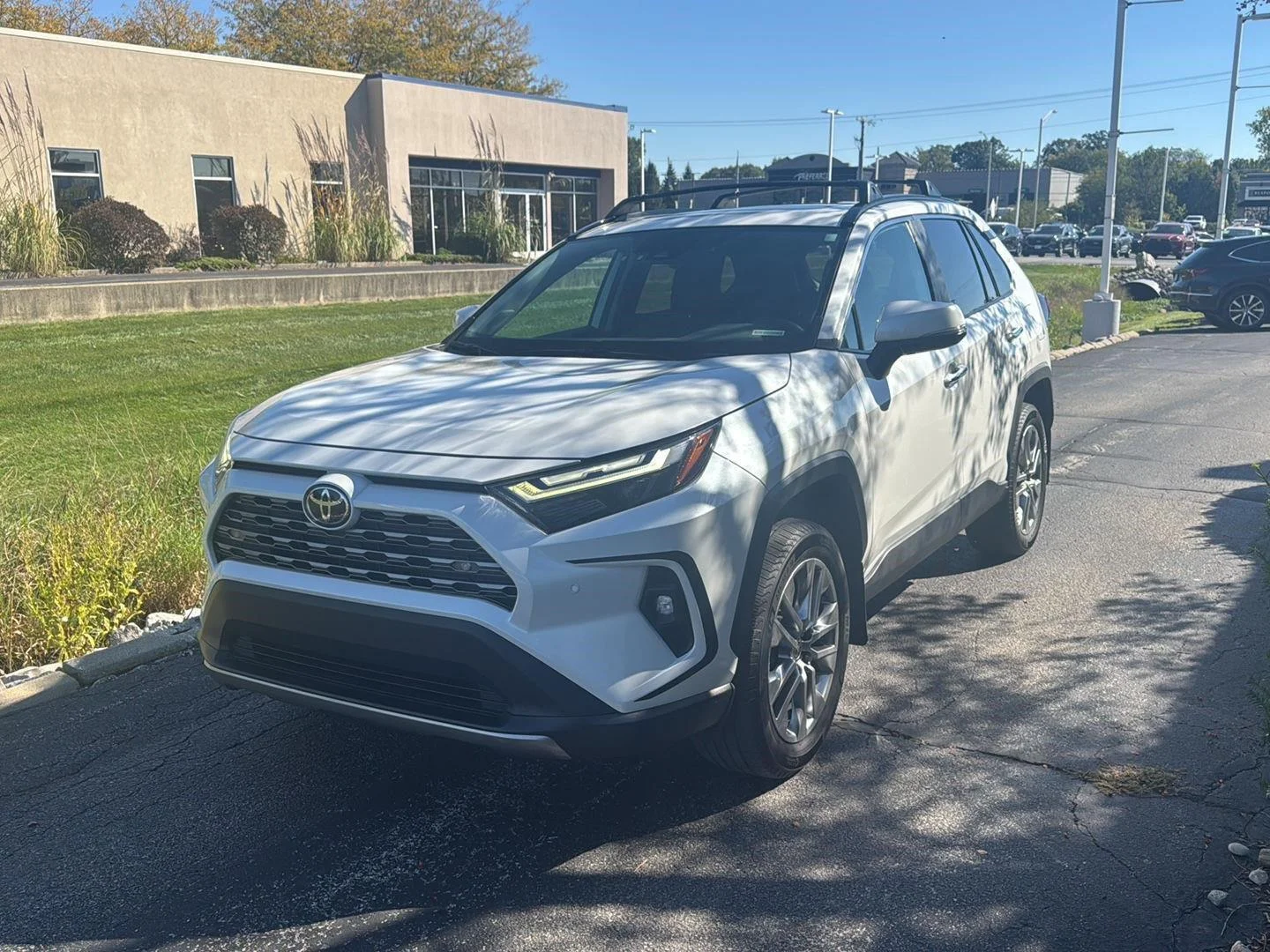 Used 2023 Wind Chill Pearl Toyota Limited image 3