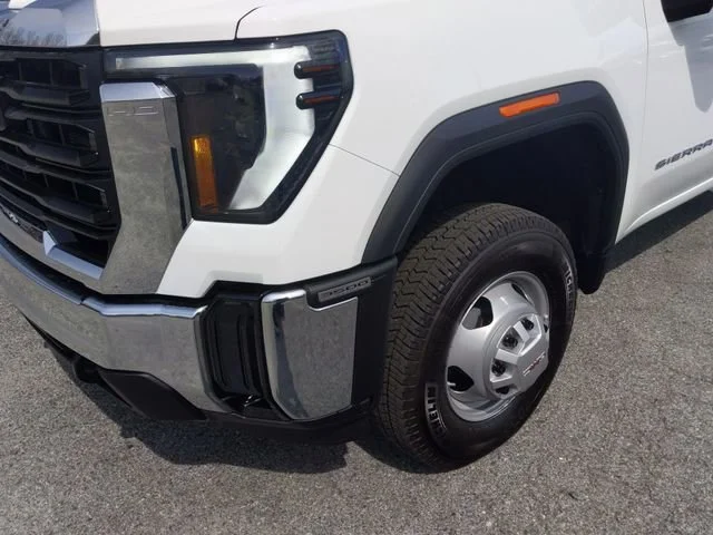 2025 GMC Sierra 3500HD Pro - Photo 17
