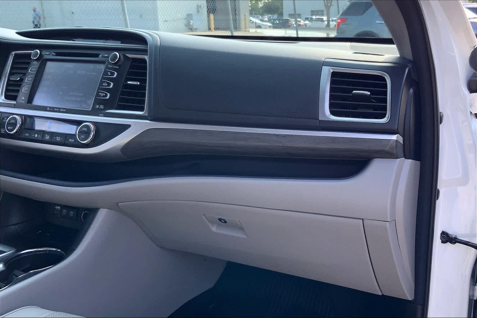 Used 2017 Blizzard Pearl Toyota Limited image 19
