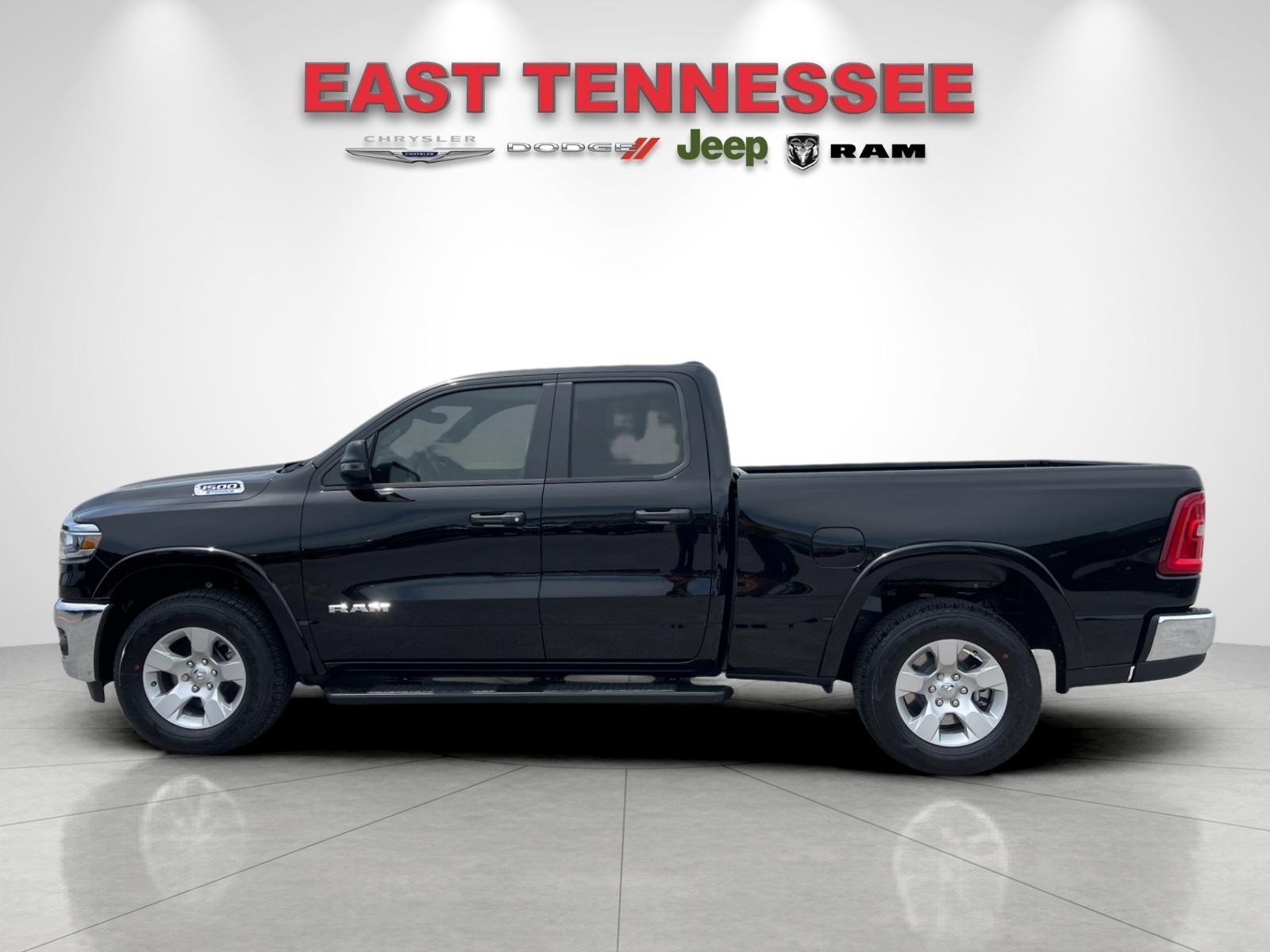 New 2026 Diamond Black Crystal Pearl-Coat Exterior Paint RAM Big Horn/Lone Star image 6