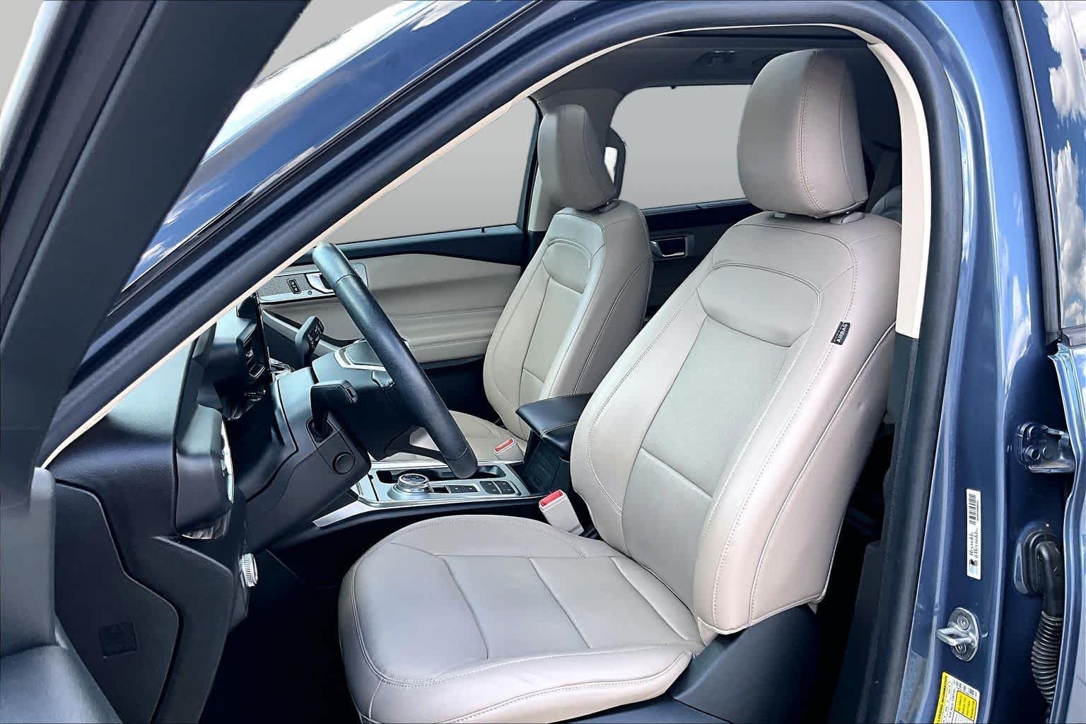 Used 2021 Infinite Blue Metallic Tinted Clearcoat Ford Limited image 8