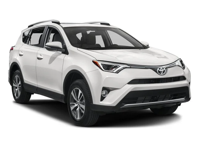 Used 2016 Silver Sky Metallic Toyota XLE image 9