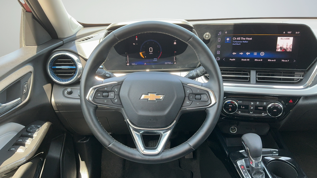 Used 2025 Red Chevrolet LT image 9