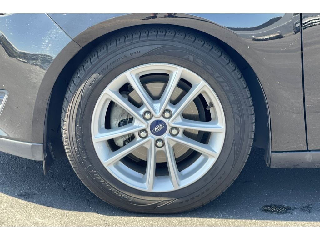 Used 2018 Shadow Black Ford SE image 11