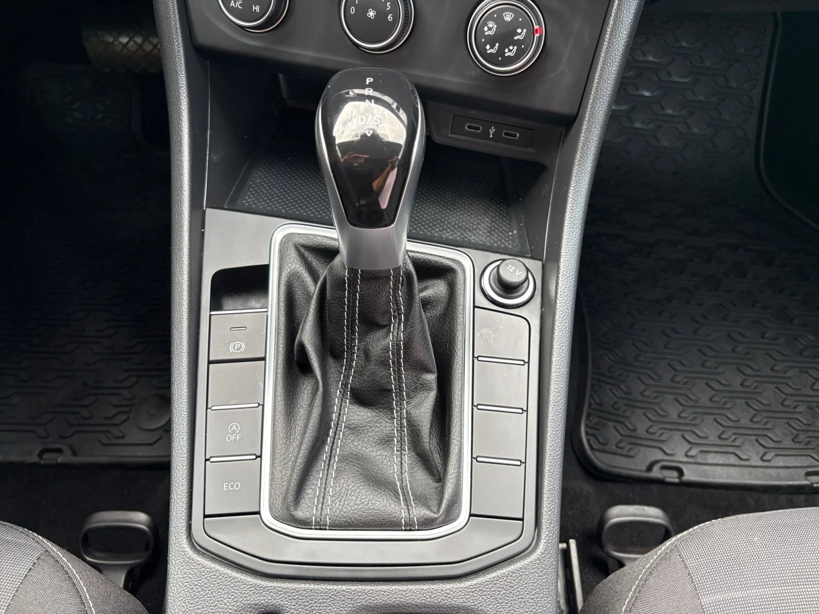 Used 2022 Deep Black Pearl Volkswagen S image 15