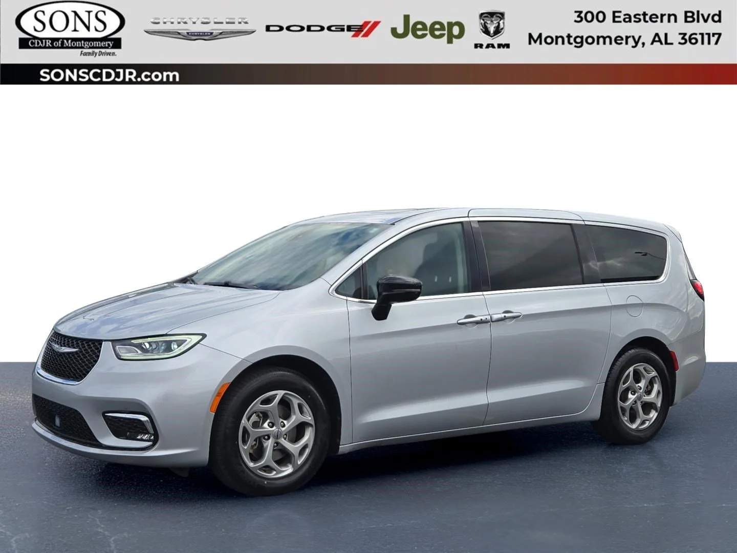 2024 Chrysler Pacifica Limited's photo