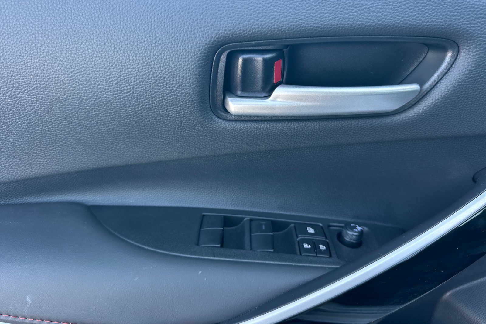2026 Toyota Corolla XSE - Photo 11