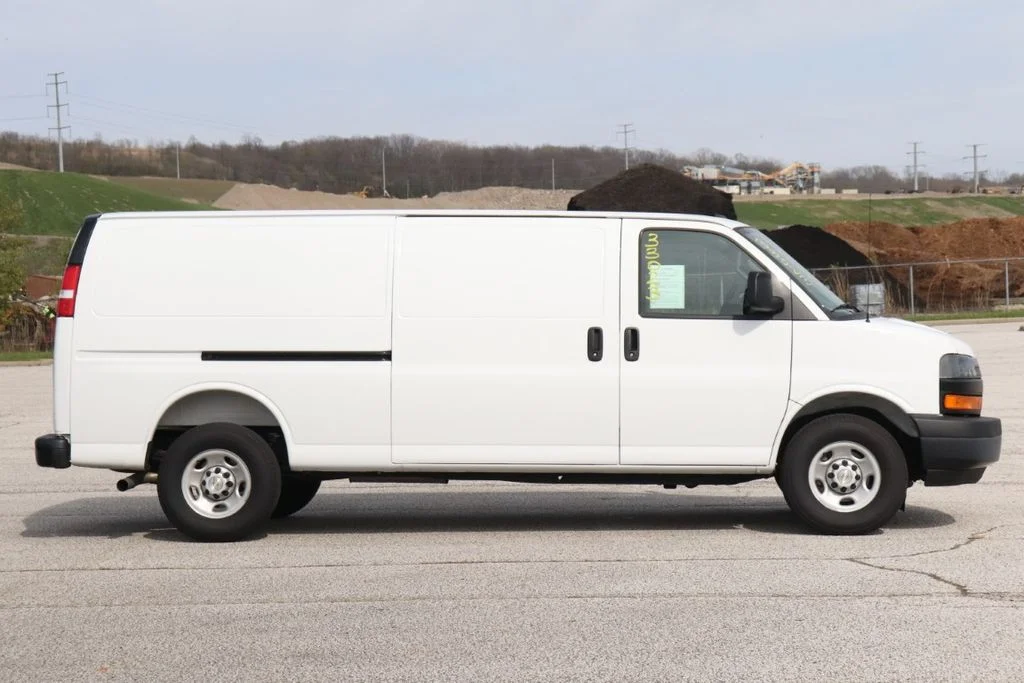 Used 2025 Summit White Chevrolet EXT image 10