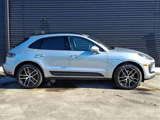 2025 Porsche Macan - Photo 8