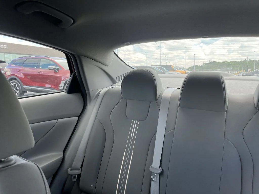 Used 2023 Red Hyundai Blue image 12