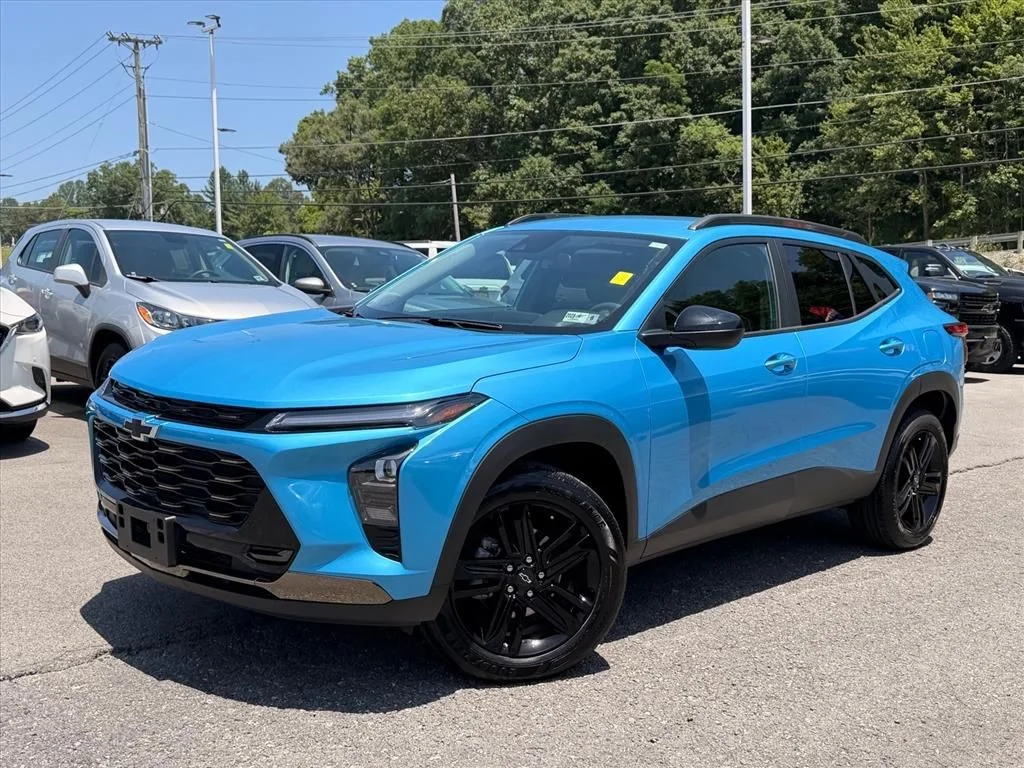 Used 2025 Blue Chevrolet ACTIV image 2