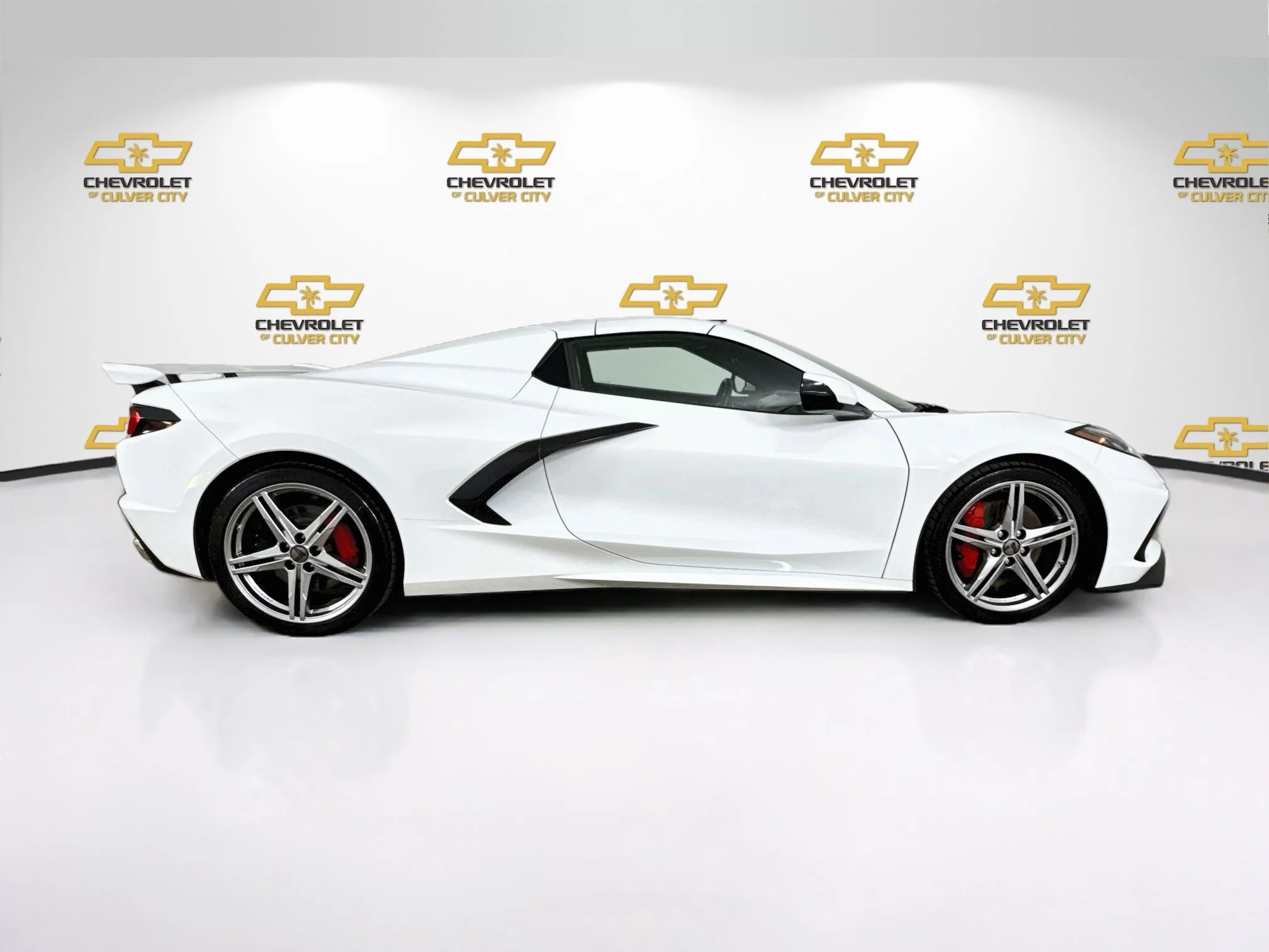 Used 2026 Arctic White Chevrolet 2LT image 9