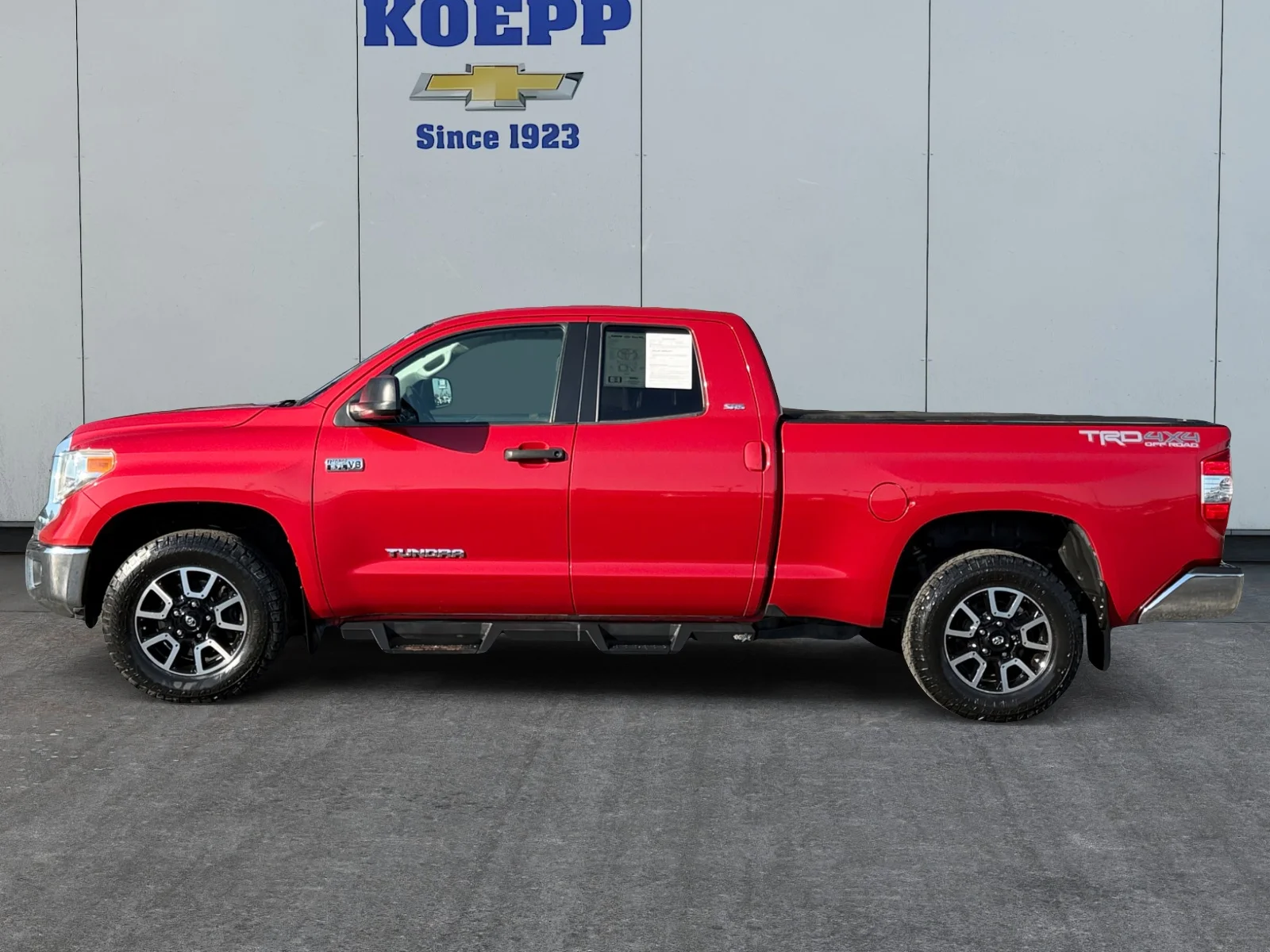 Used 2015 Barcelona Red Metallic Toyota SR5 image 2