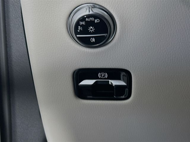 New 2026 MANUFAKTUR Moonlight White Metallic Mercedes-Benz GLC 300 image 10