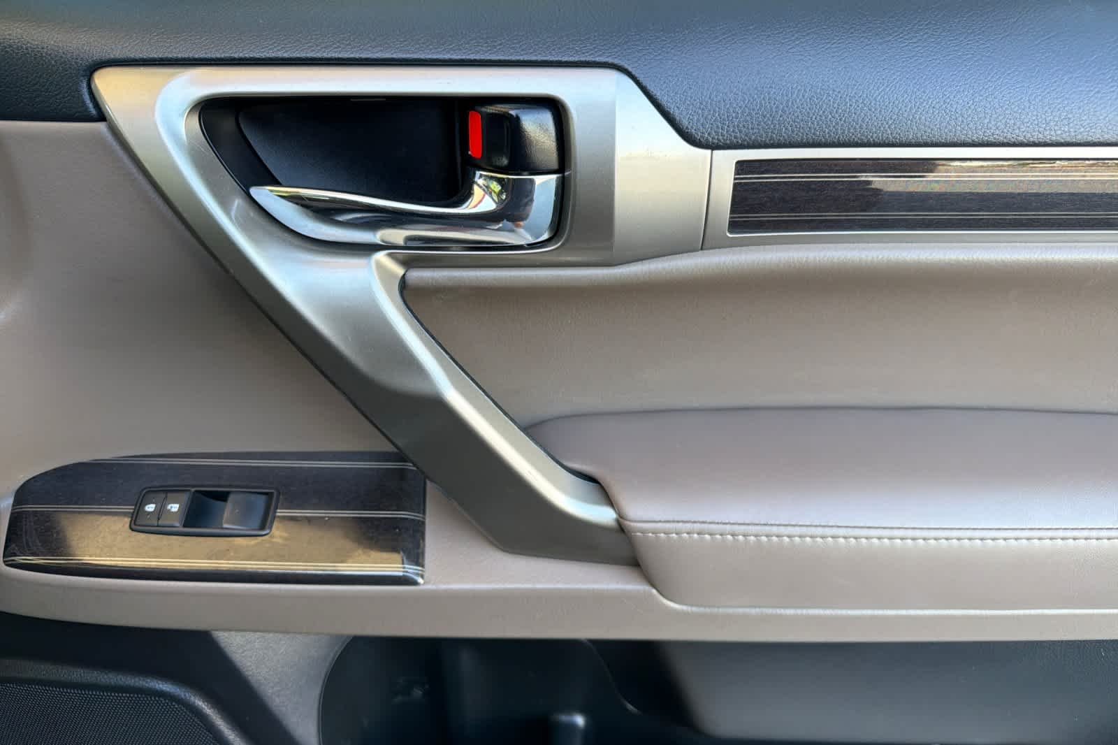 Used 2020 Nightfall Mica Lexus Premium image 19