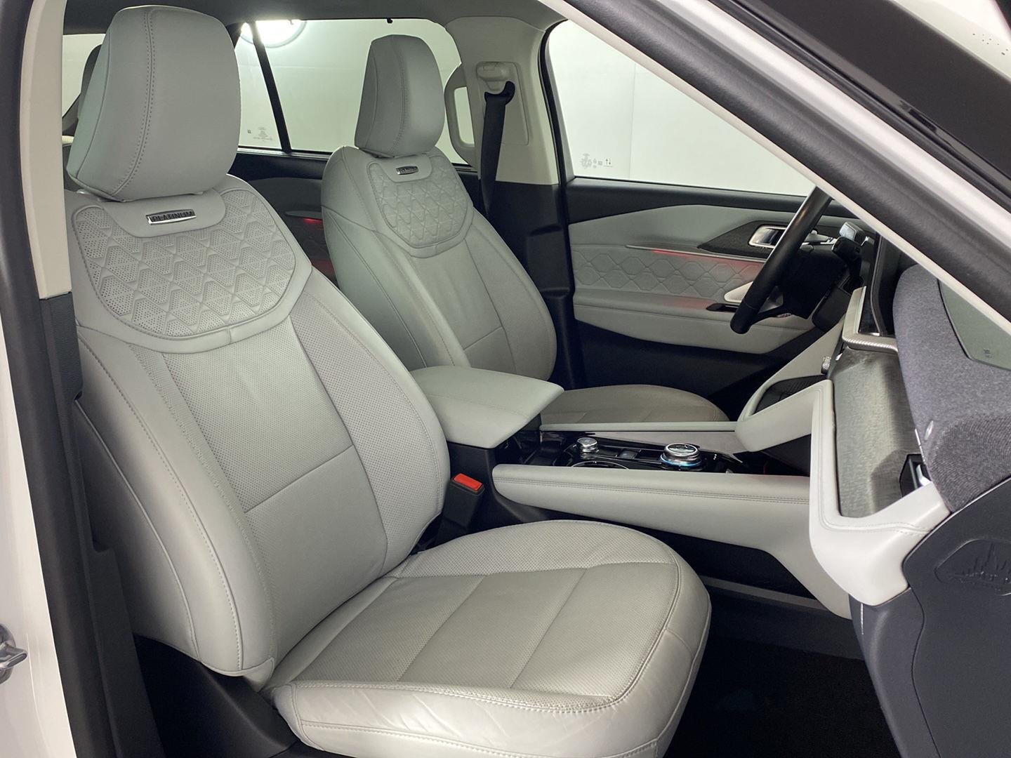 Used 2025 Star White Metallic Tri-Coat Ford Platinum image 25