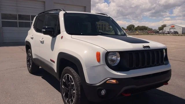 Used 2023 White Jeep Trailhawk image 4