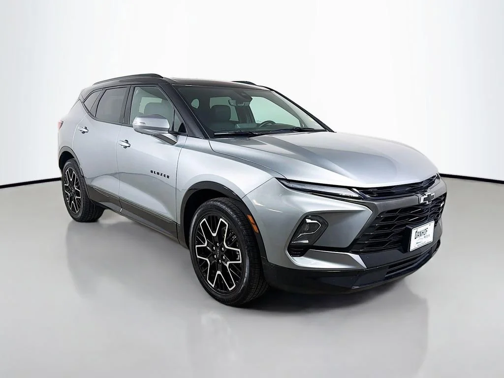 Used 2023 Sterling Gray Metallic Chevrolet RS image 4