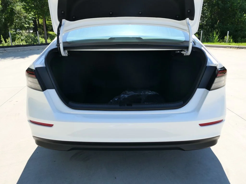 New 2026 Platinum White Pearl Honda LX image 33