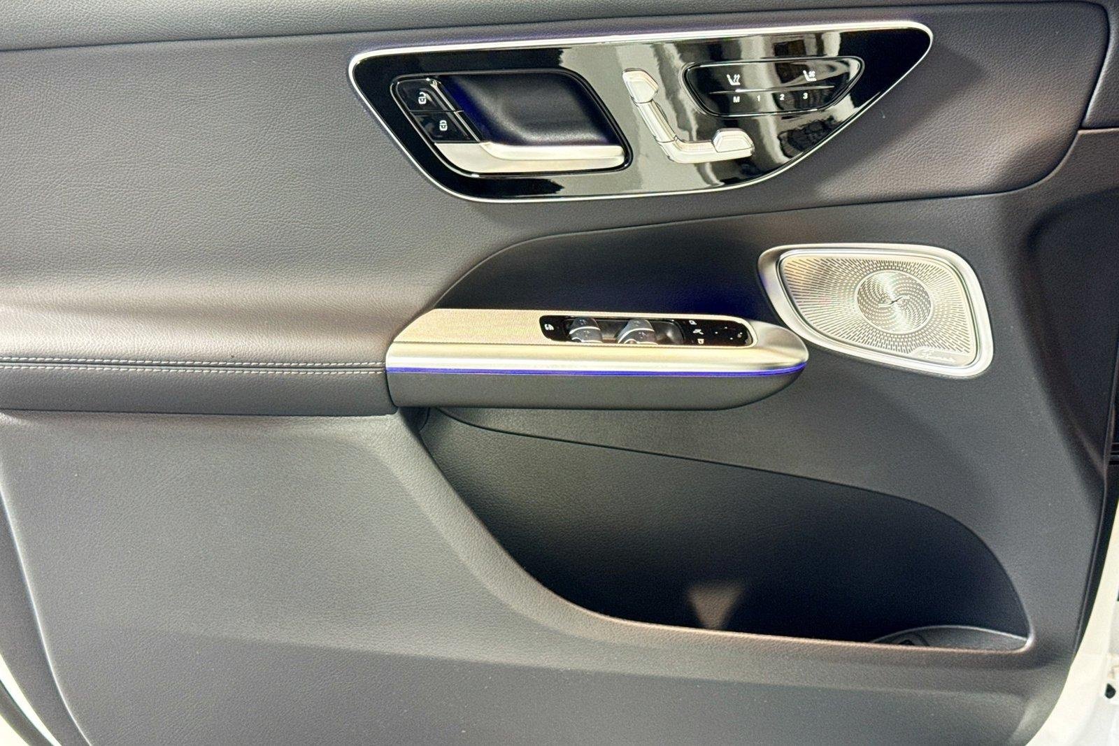New 2026 Polar White Mercedes-Benz GLC 300 image 16