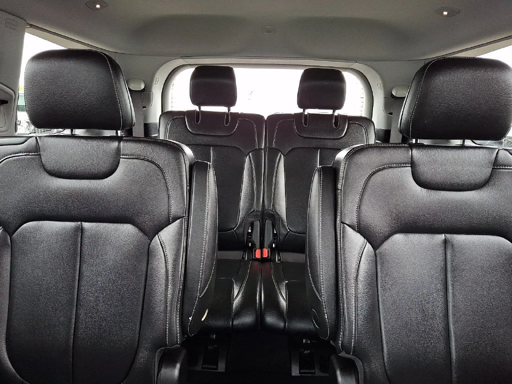 Used 2023 Silver Zynith Jeep Limited image 20