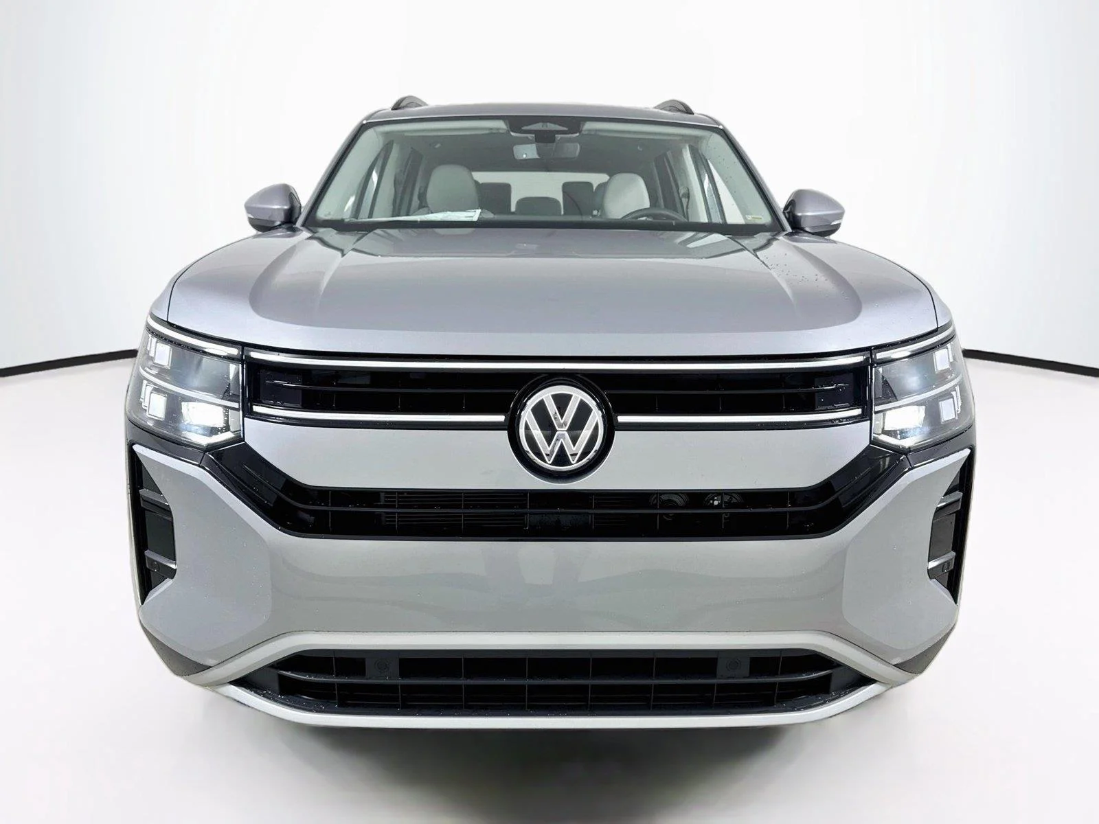 New 2027 Silver Mist Metallic Volkswagen SE w/Technology image 4